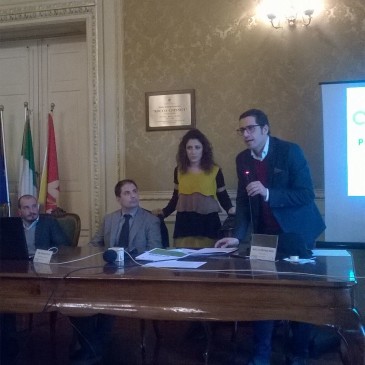 (Italiano) Svimed ad Augusta alla conferenza stampa del progetto Fare con Meno